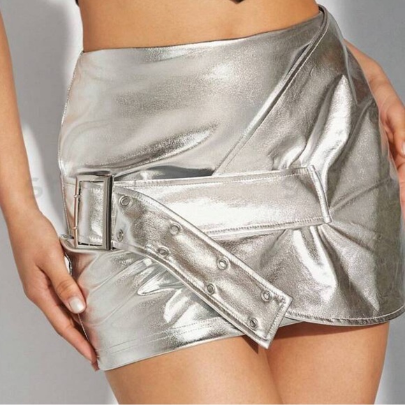 Shein Sliver XS wrap coated mini skirt with functioning buckle has stretch. - Picture 8 of 13